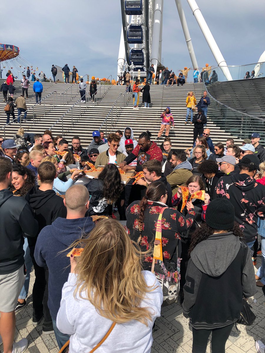 abbystretch1's tweet photo. man of the people 🍕 @Griz https://t.co/p1s0ijzG1B