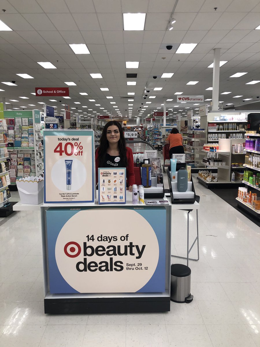 Beauty expert Alyssa making sure the guest are always happy. #TARGET #beauty #2075
