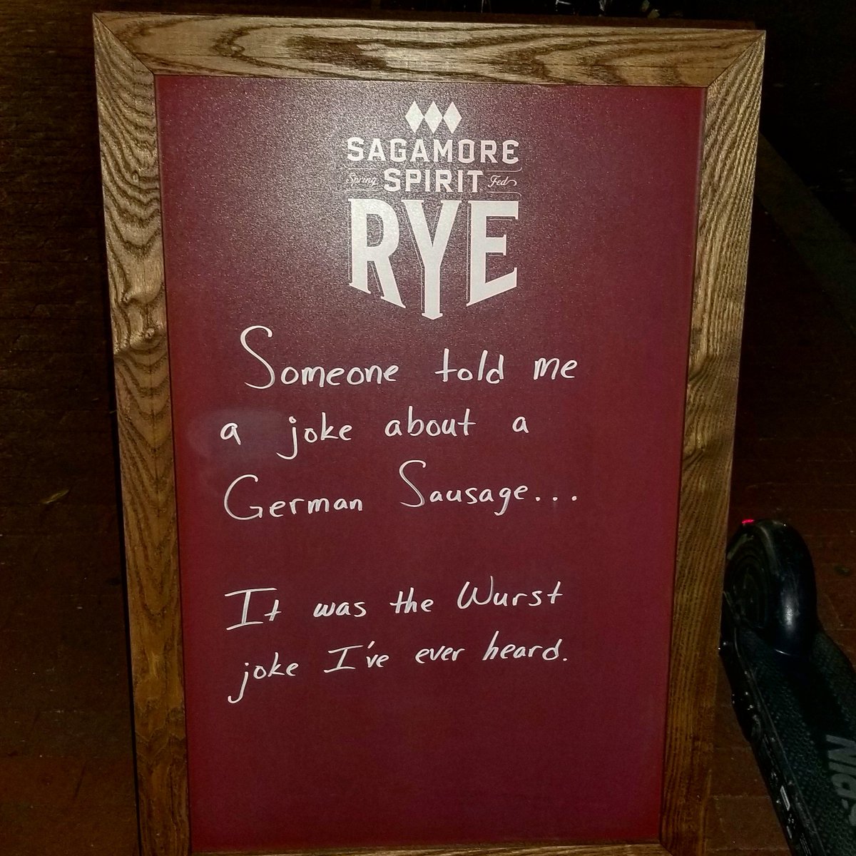 BarrelDC's tweet image. The @jokermovie 💯, #BarrelSign 0️⃣
~~~
[2 nights left of #DasBarrelfest; get your big biers und jagerwursts while you still can]