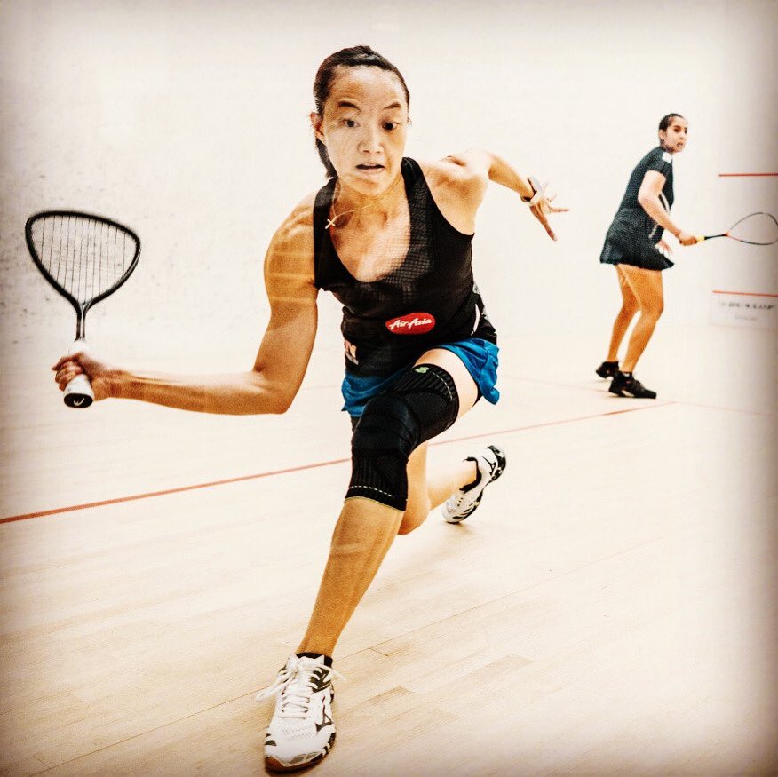 WeeWernLow's tweet photo. Squeezed through 14-12 in the 5th today against Egyptโs Mariam Metwally to make it to Round 2 in the US Open today! ๐ช๐ป๐ฒ๐พ #wwl #teammalaysia #airasia #mizuno #nusmetro #headsquash #atftape #bauerfeindmalaysia https://t.co/O1IWdJTbMH
