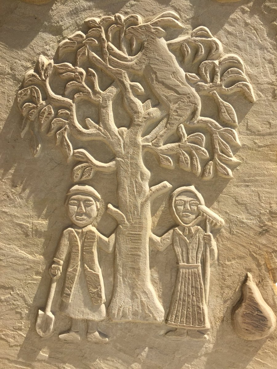 The Free Gardeners ⚒
👨🏽‍🌾👩🏽‍🌾

#scottishgothic 
#haddington 
#freegardeners 
#freegardenersstone
#publicartscotland
#publicart 
#stonecarving