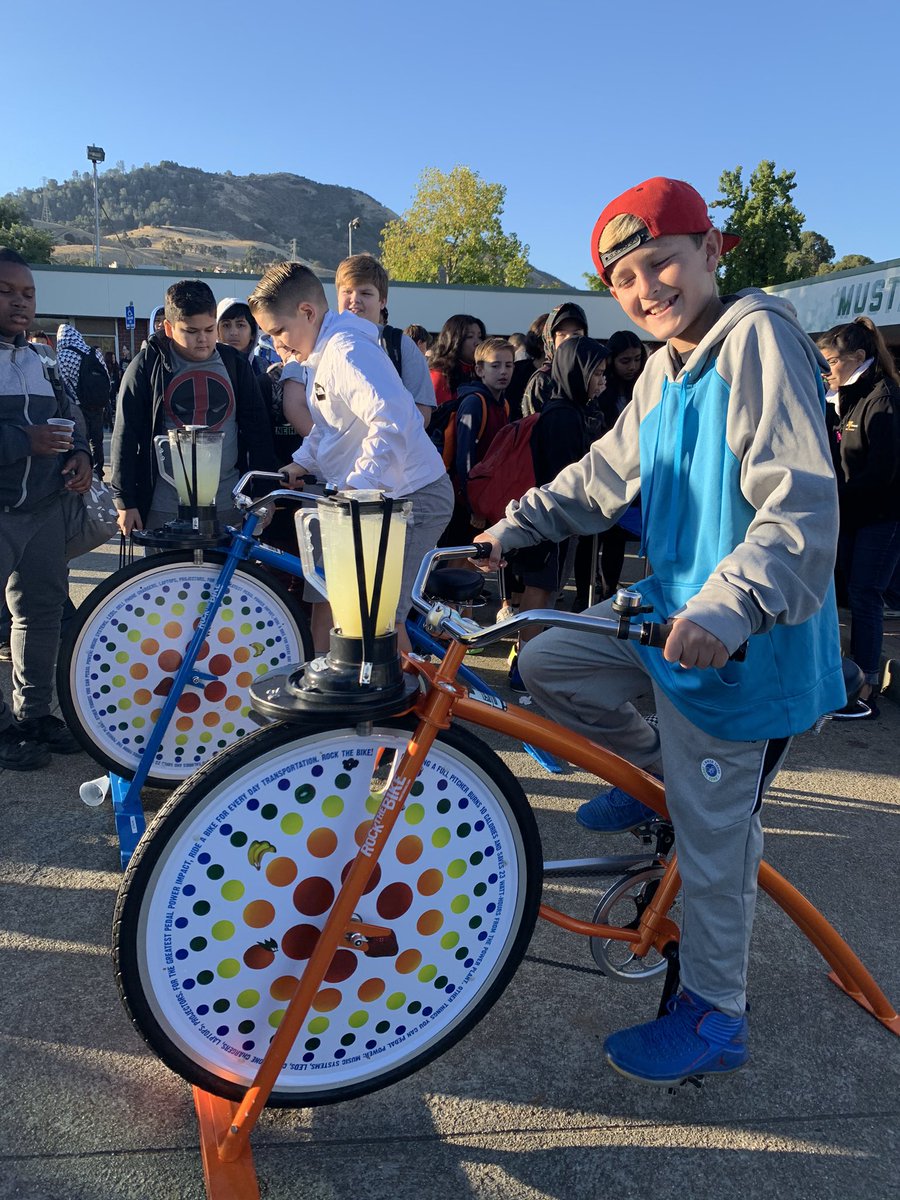 featherriverofc's tweet photo. Walk and roll to school! #Walkroll #CleanAir @phmustangs @phmustangpe I hear the smoothes were amazing! https://t.co/nC2RKfwctk