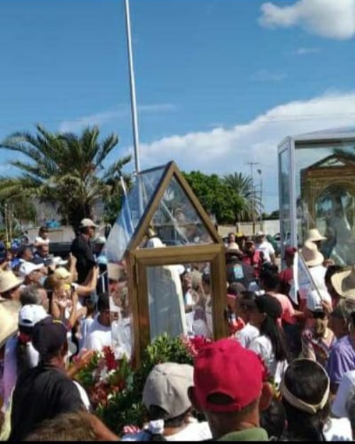 mari_velasquez's tweet photo. El municipio Díaz recibe con fervor a la Virgen del Valle, en este peregrinaje por nuestras poblaciones #LaGuardia #LaEncrucijada #LosBagres #Carapacho  #SanJuan Pedimos sus bendiciones para nuestra amada Venezuela https://t.co/4YrkLvYlTh