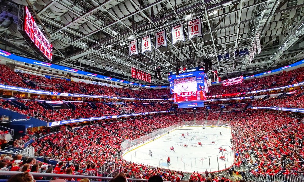 ColosseoEAS's tweet photo. @CapitalOneArena unveils a new dimension of visual solution and monetizing by introducing the first SkyRing and true kinetic center-hung video board in the @NHL and @NBA installed and designed by @ColosseoEAS - learn more here: https://t.co/TEvdLf2Kar https://t.co/Qs4pKJd858