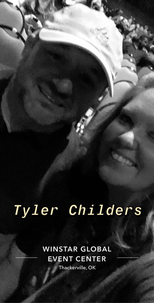 shellyrp09's tweet image. #winstarlive  @TTchilders. Concert time!!!