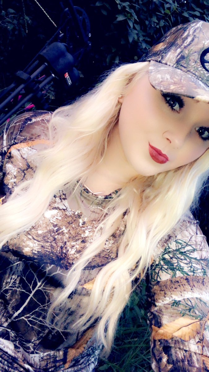 kensieco9's tweet image. Got my @SlickTrickUSA broadheads, @HOYTARCHERYInc bow, @tenzingoutdoors bag, #FinalStep cover scent on and I’m out here after the deer for OK bow season! #DeadZoneOutdoors #teamdzo #Oct5