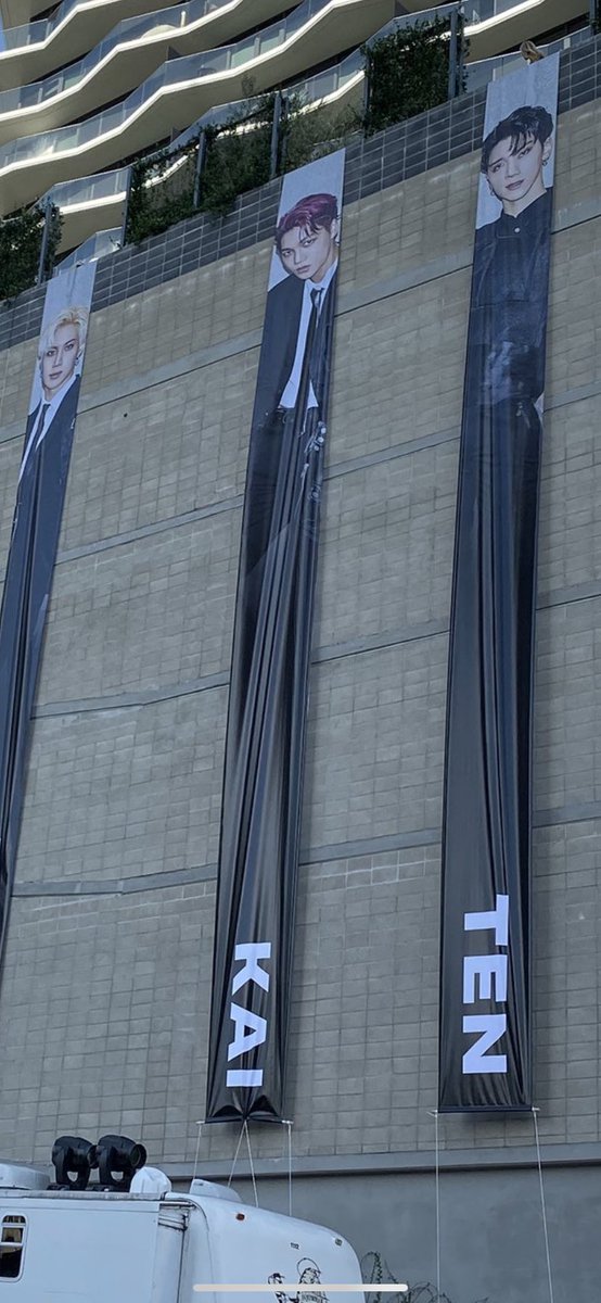 choconini_'s tweet photo. Jongin’s 14-meters legs.. https://t.co/4uKx59n8HO