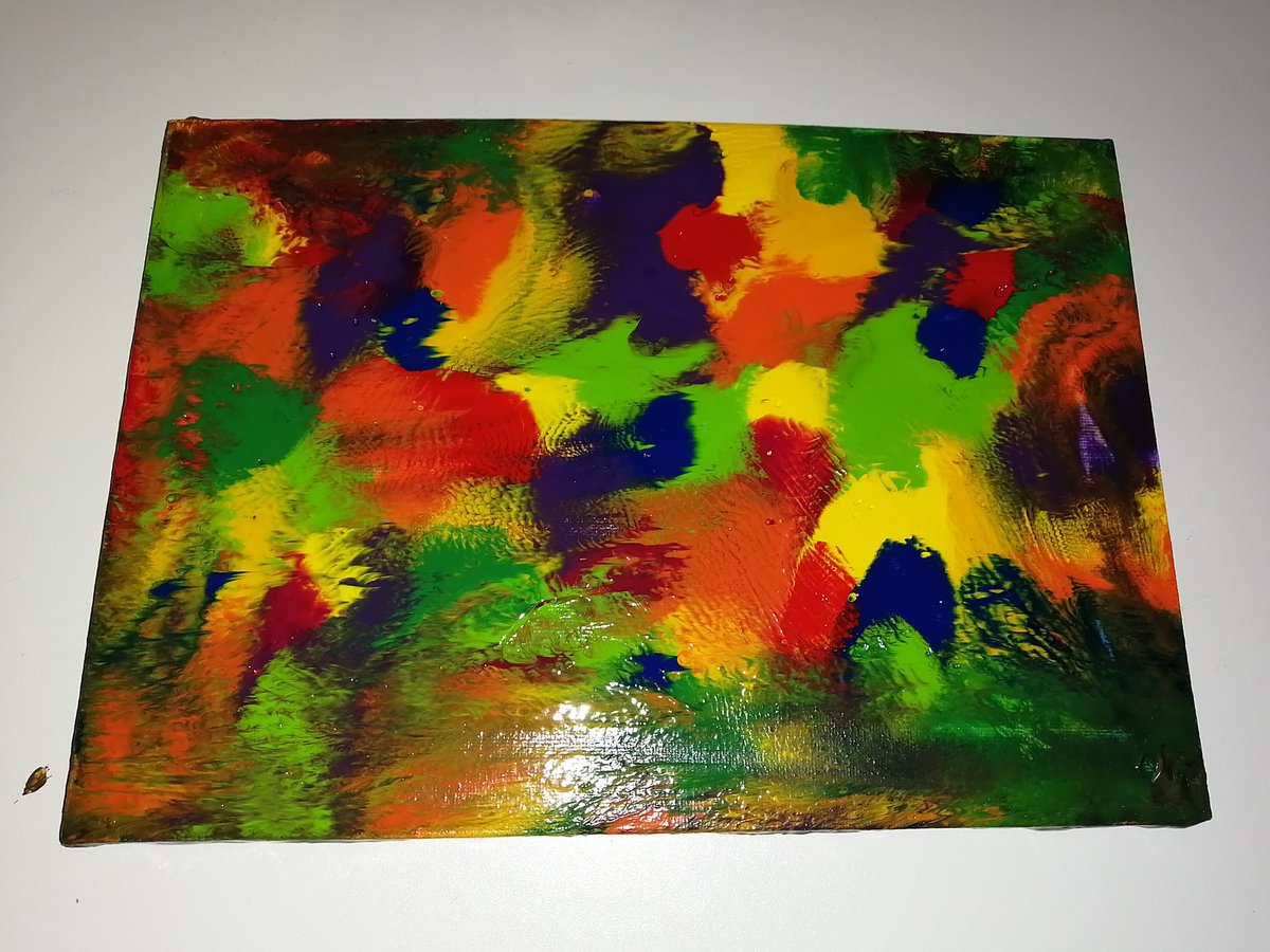 Shanoya30151199's tweet photo. Painting #3 done!! #acrylicpainting #abstract #art #canvas #simpletechnique #clingwrap #funwithcolours https://t.co/wWMN7G7Rn2