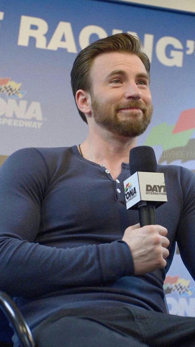 ayeitsrenae's tweet image. RT to vote #ChrisEvans as #TheActionMovieStar #PCAs @ChrisEvans