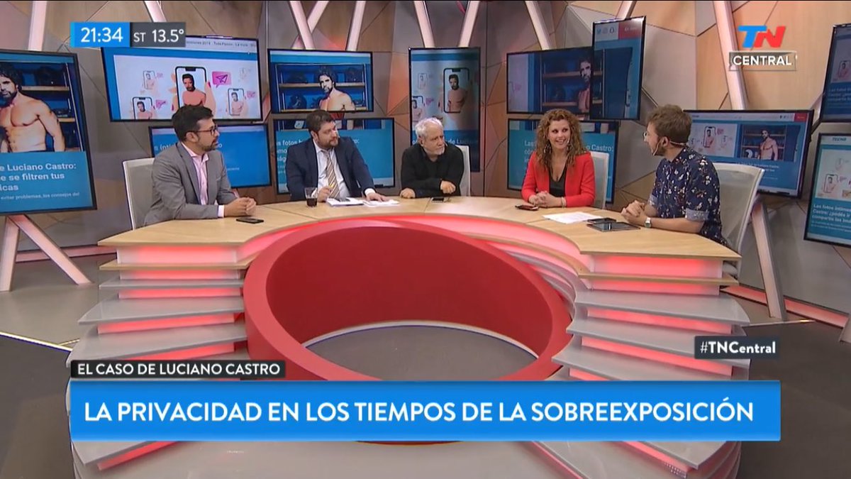marbendem's tweet photo. En el piso de @todonoticias, sobre #DifusiónNoConsentida de #MaterialIntimo. Muchas confusiones durante toda la semana. No es un #Delito aún. Una #contravención como la de #CiudadAutónoma de #BuenosAires = insuficiente para proteger #DerechosPersonalísimos y es #inconstitucional https://t.co/VlKRrLtV0p