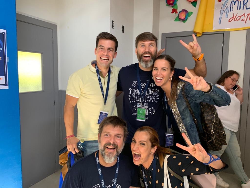 martaruizbenito's tweet photo. Uffffff entre los MEGACRACKS @lepetitpan y @ramongamo y los que lo dan TODO por aprender y crear con amor y respeto @CastellsIgnacio y @ReverterVila  no se puede pasar  mejor sábado de crecimiento personal y profesional GRACIAS A LOS 4 Un honor y un placer https://t.co/x5nJg8vMcA