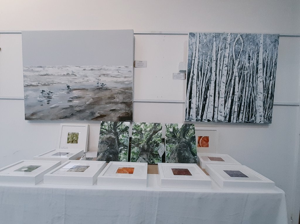 The sumpremly intricate and stunning work of #painter Charlotte Englefield can be found at Springfield Community Campus at #Corsham
Anyone else thinking of Turkish Delight? (Narnia!) 
<a href="/ArtEnglefield/">Charlotte Englefield Art</a>