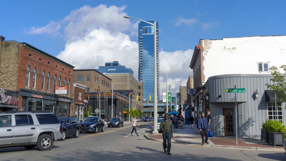 DowntownGRInc's tweet photo. The bustling Bridge Street.
What are your favorite spots in the area? Let us know in the comments! #DowntownGR ๐ถโโ๏ธ https://t.co/W8XnDao0VQ