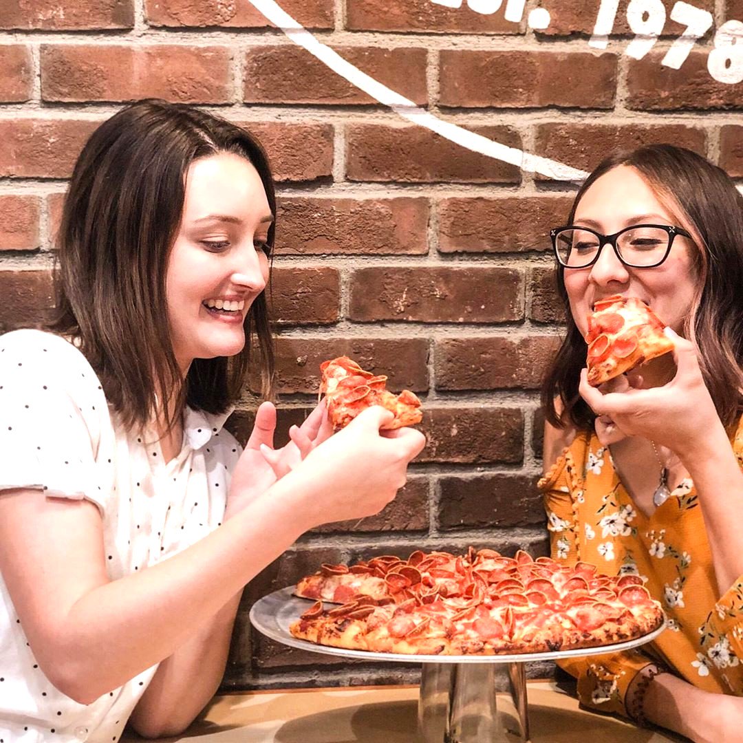 MountainMikes's tweet photo. All for one, and one for all your BFF's to share with!
📸: @angoodhue

#sharingiscaring #bff #besties #friends4life #friendship #pizzaforeveryone #pizzatopia #onesliceatatime #ilivepizza #mountainmikes #pizzaislife #loveatfirstslice #bestpizzaintown #pizzapepperoni #greatpizza https://t.co/Sah59qiG8z