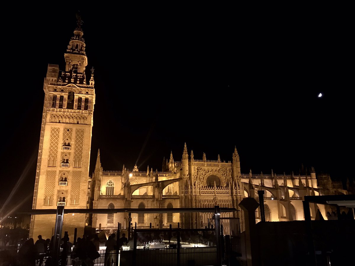 javicolmenero's tweet photo. La giralda desde la terraza del hotel Eme #slowteam #lasalleteam https://t.co/2McjbvdJvP