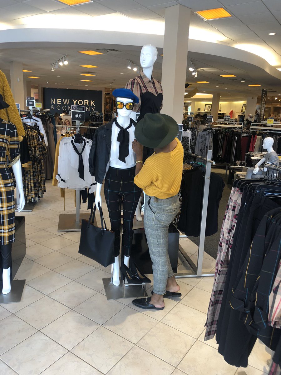 daCostumer's tweet image. Just working... #newyorkandcompany #fashion