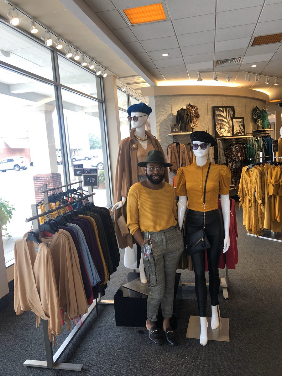 daCostumer's tweet image. Just working... #newyorkandcompany #fashion