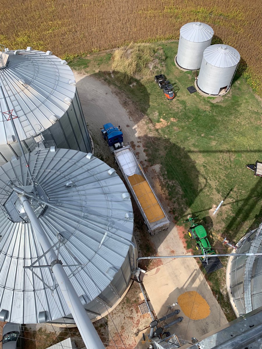 AaronBartlow's tweet photo. I love it when the power goes out while unloading trucks.  You get to go a #Farm WOD up the leg with new belts and tools the fix the issue.  Bright side is I don’t have to the gym today. https://t.co/9ixACZrWkR