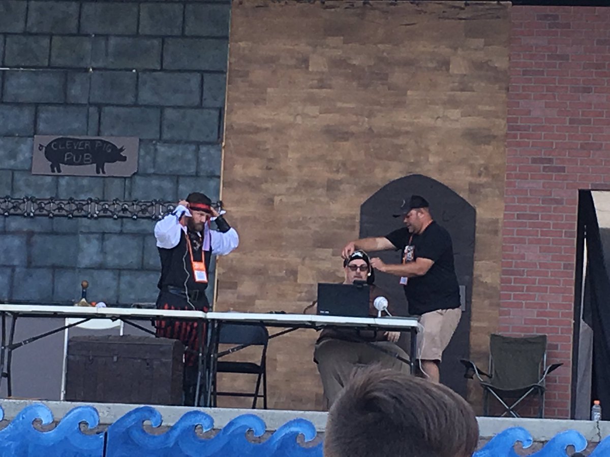 SuperNateTN's tweet image. Gary &amp;amp; Jessie are getting ready for @Geocachetalk LIVE at #GoingCaching 2019.