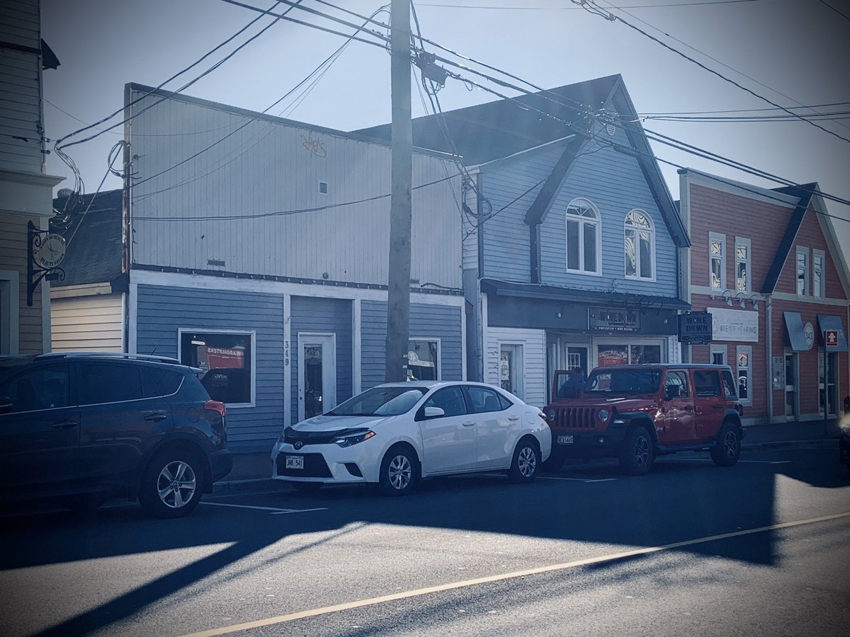 FFTwentyFour's tweet photo. @lexshady516 Old buildings downtown that are worth making note of. #buildingconstruction #parapetwalls #extraofficespace https://t.co/RW48ta9Nou