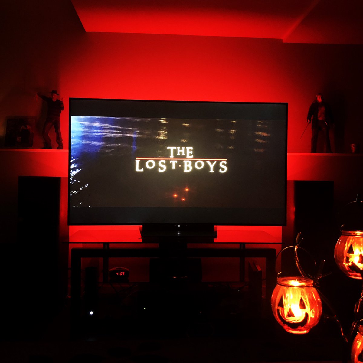 Mads_Enthusiast's tweet photo. Day 5: The Lost Boys ๐ง๐ปโโ๏ธ๐
#31daysofvampires #vampires #31daysofhorror #nowwatching https://t.co/njwkN3tiSD