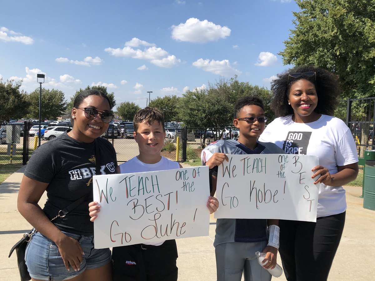 lukesmom75's tweet photo. Thank you @MsBrent4 and @altonsclass for coming to Luke’s football game. He was sooo excited!  Y’all are awesome! https://t.co/jvlDOUrodu