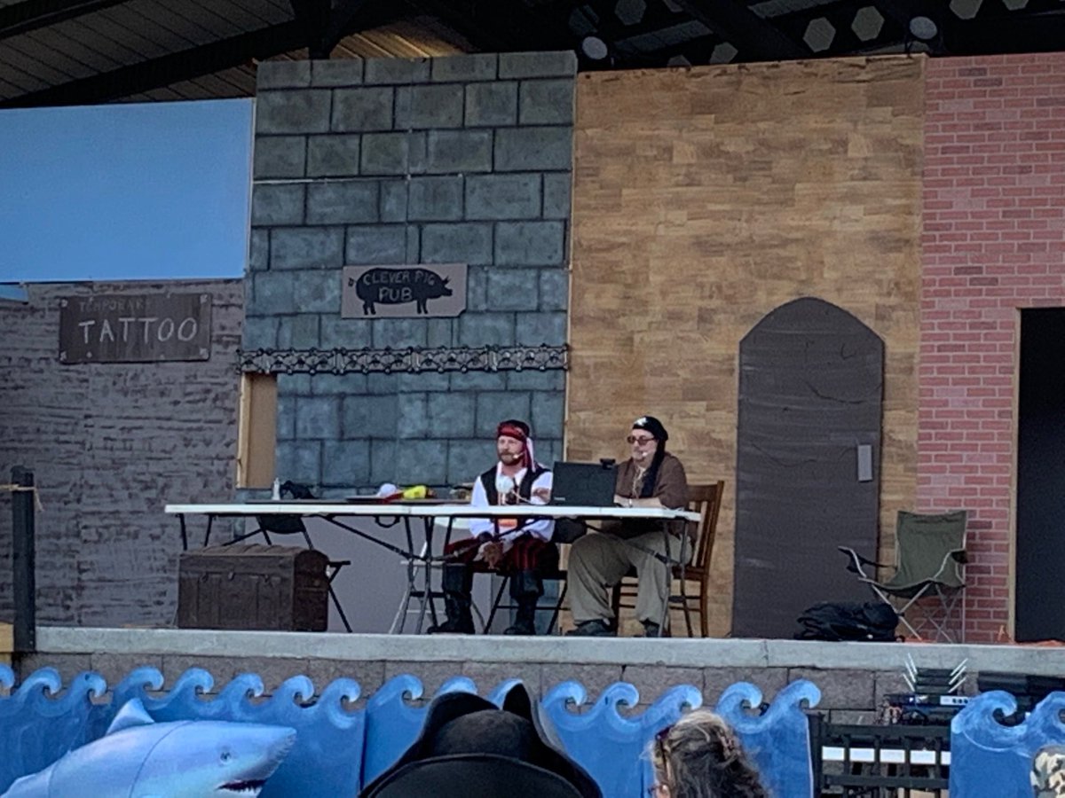 Turrell2's tweet image. ⁦@Geocachetalk⁩ on stage at #GoingCaching