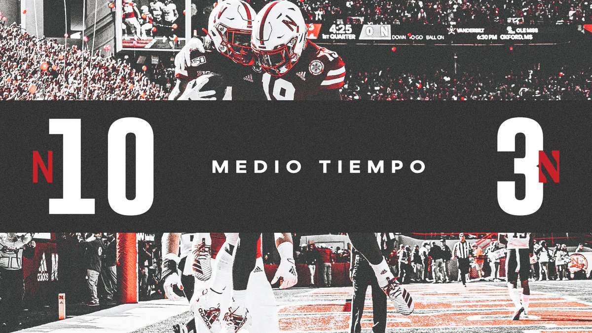 Los Huskers ganan por siete al descanso.