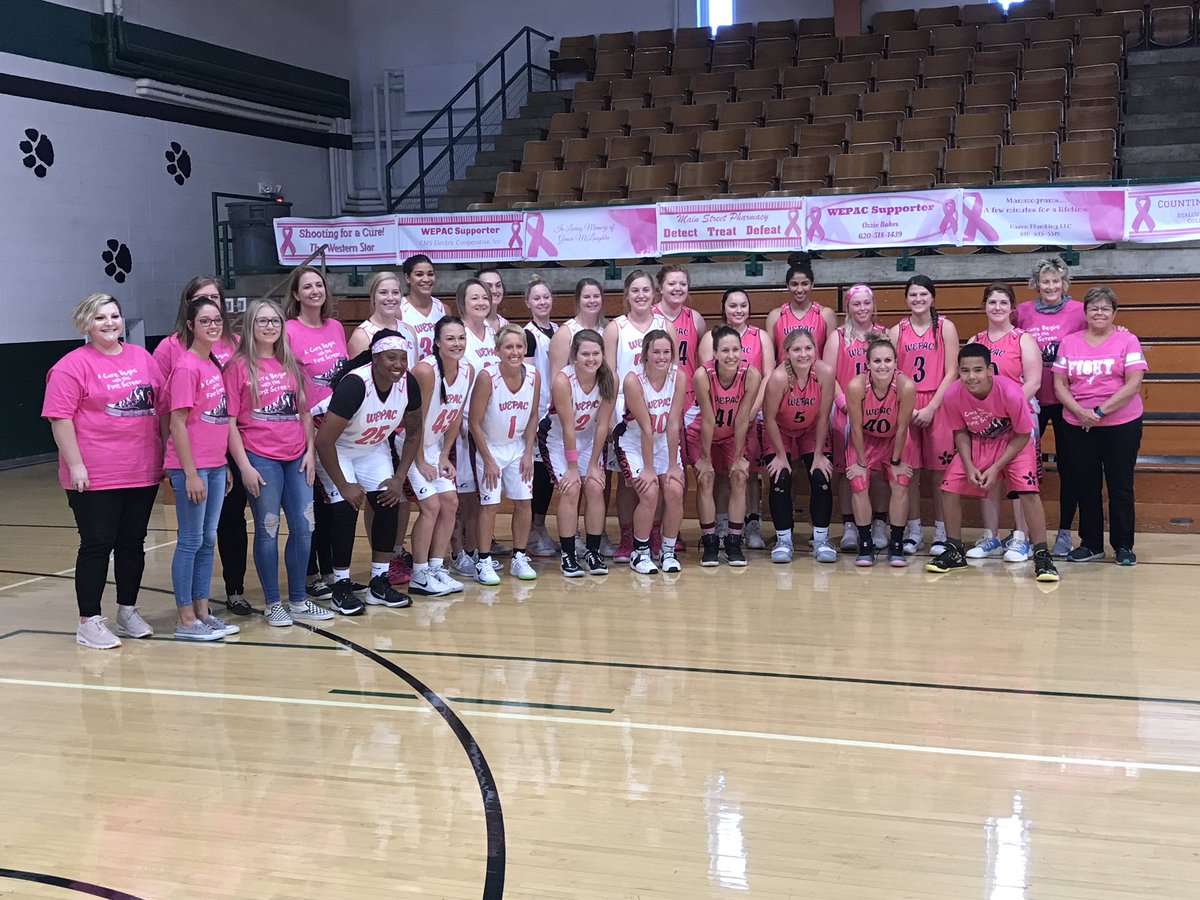 BrendaVanLengen's tweet photo. We’re ready for the 11th annual #WEPAC Hoops for Hope Basketball game! Watch on https://t.co/AxUoGzzd1D at 6:00pmCT @KStateWBB @KUWBball & @HuskersWBB in the house! https://t.co/RhyGnm9CH6