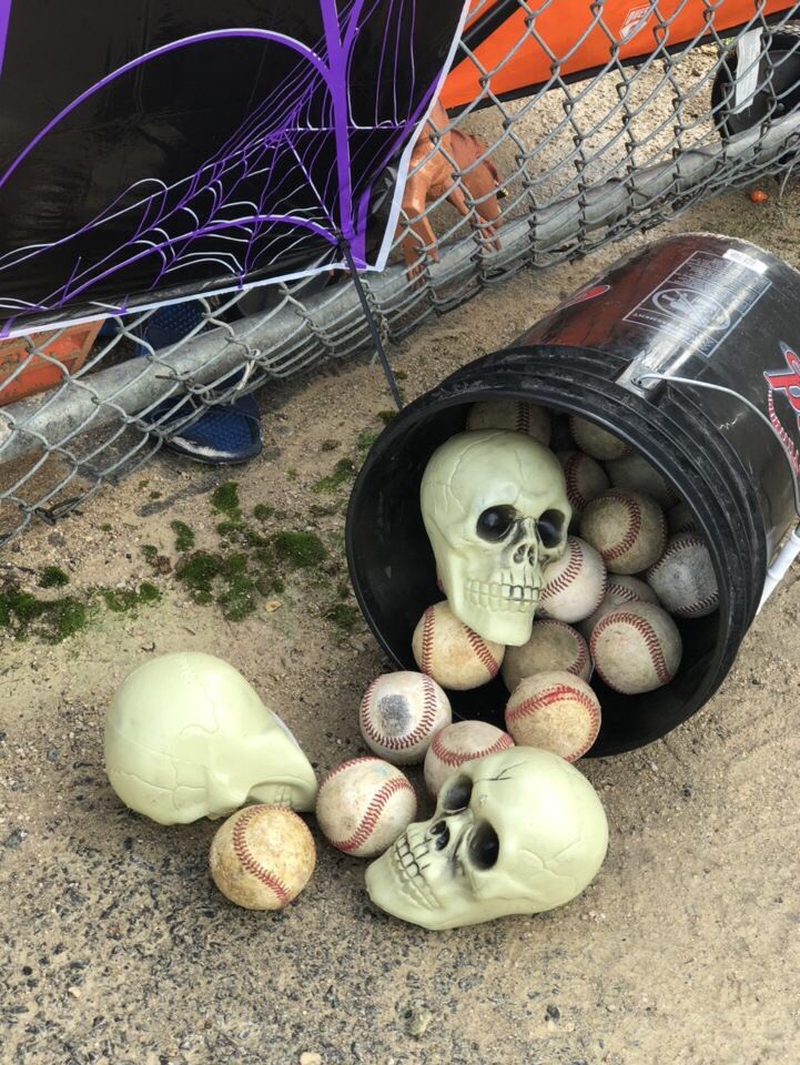 MrsKayleenCave's tweet photo. Heads are rolling!
@PlayMSP  #2019MonsterBash #StJosephRaptors14AA https://t.co/utAyJ2ezds