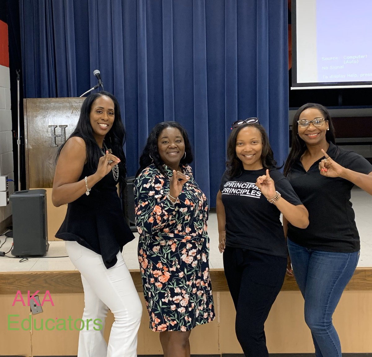 MMcCullum_iLead's tweet image. We couldn’t let the day of training end without a picture of the lovely ladies of Alpha Kappa Alpha Sorority, Incorporated. 💗💚 #AKAEducators @AlishaChenevert
