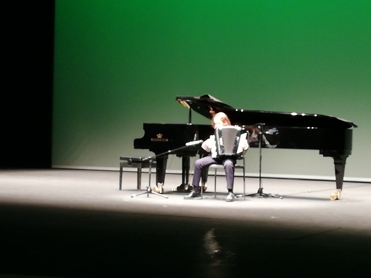 loumrodriguez's tweet photo. #IGalaTalento #OnOffParkinson @TALENTOS_RM Gracias Abraham Uriel (acordeón, CEIP Antonio Díaz), Adriana Escribano (piano, acordeón y canto IES El Carmen), Ángel López Garrido (canto y guitarra, IES Miguel de Cervantes); Farffet, soul, acompañada al piano por Nico Pedreño https://t.co/yG1217k3OY