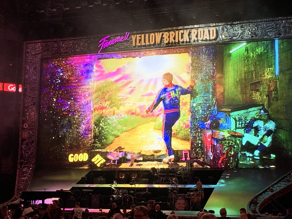 sjtaler's tweet photo. #EltonJohn! https://t.co/TWmnGzH0Fj