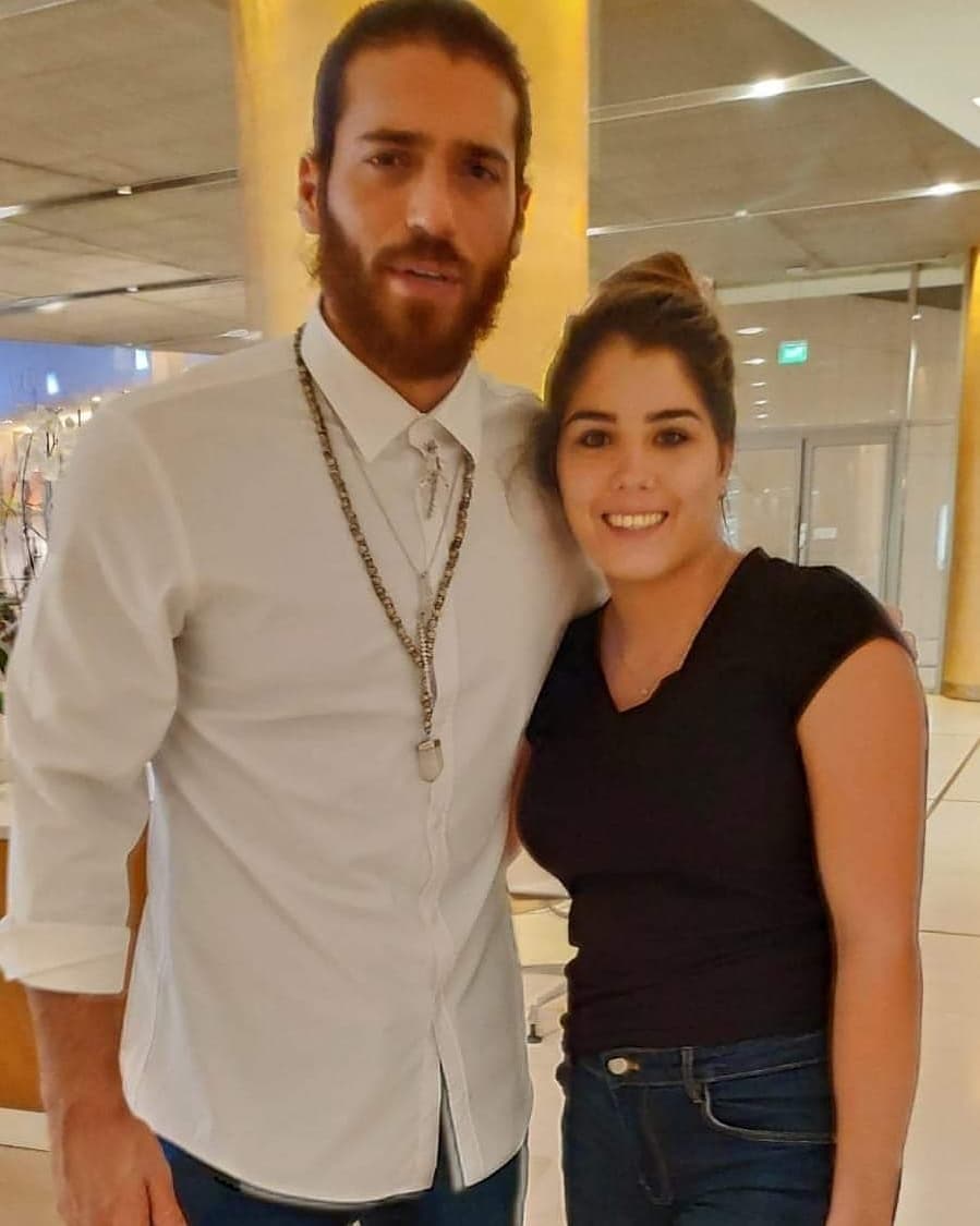 BreeCY8971's tweet photo. New/Old Can in Grecia๐ฌ๐ท #CanYaman #CaninGreece https://t.co/cJZS2mA5Lq