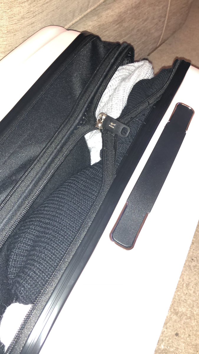 DaisyRobins's tweet image. Brand new suitcase @itluggage and it’s broken before I even left the house??? Is this a joke ?