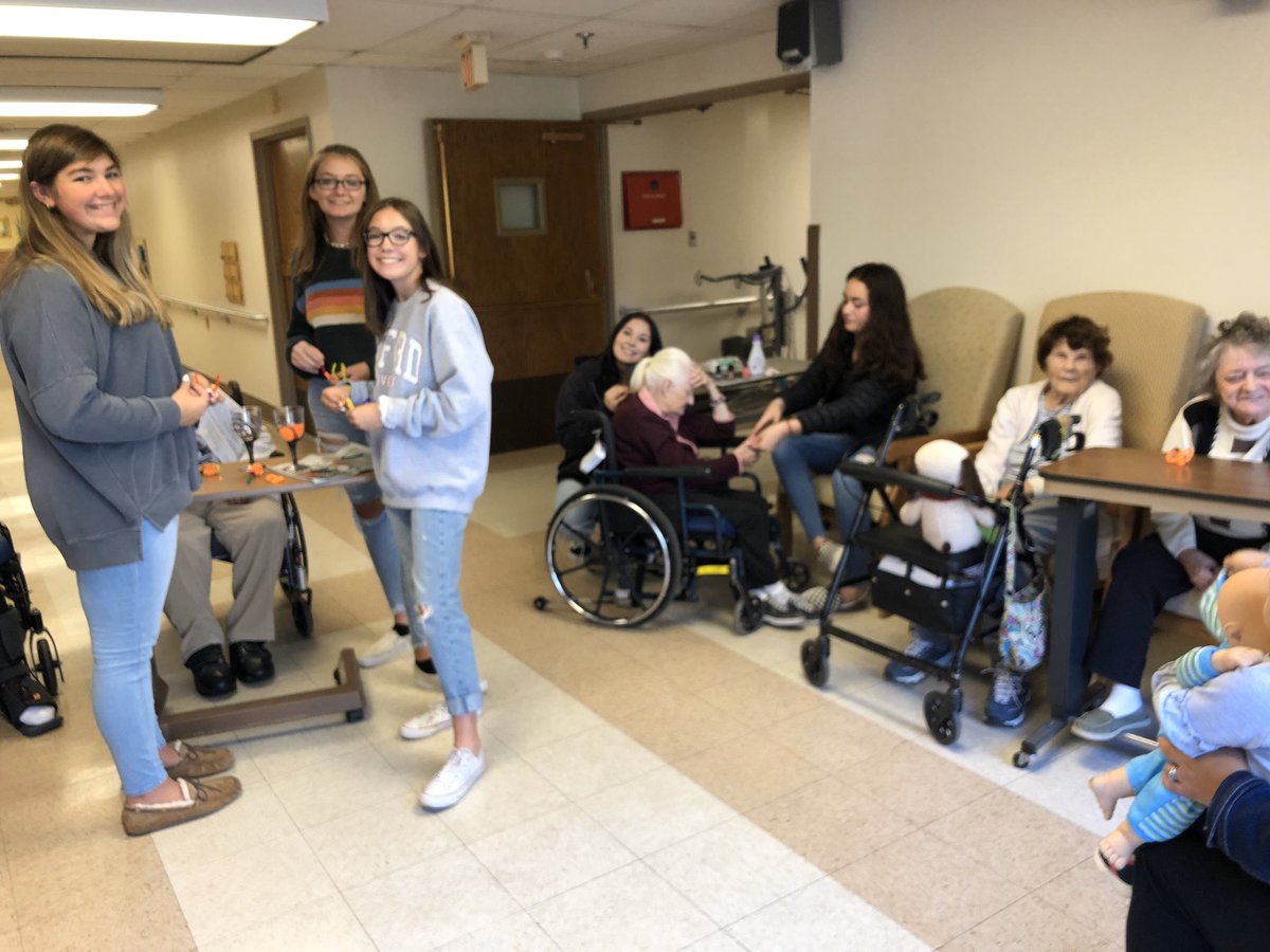15 GlamourGals spread Fall Joy today to 32 senior residents at Warren Haven! Way to make ‘em smile At our 🍁 kickoff event girls! <a href="/WHRHighSchool/">Warren Hills HS</a> <a href="/GlamourGals/">GlamourGals</a> #WHRHSPride