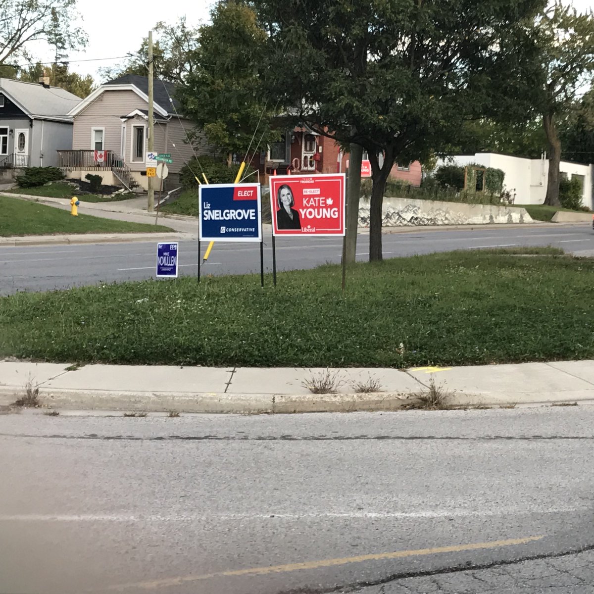 Let’s try another prediction. Candidates with signs at Wellington and High don’t usually get elected in #LdnWest