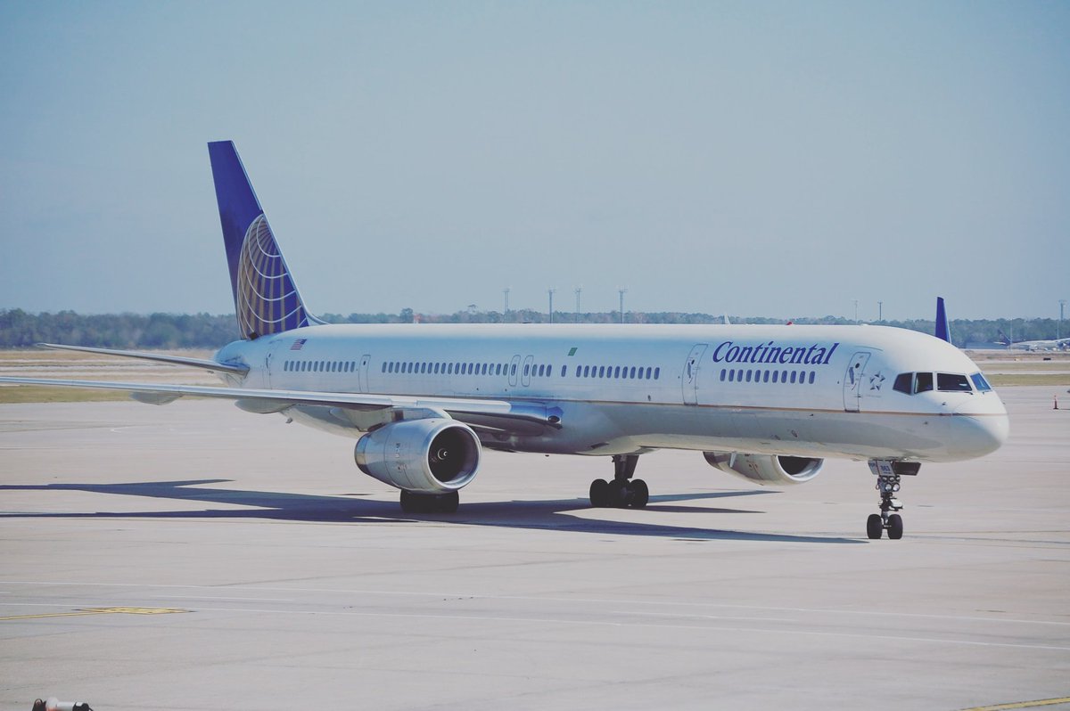 A Continental Airlines @Boeing 757-300 @iah in January 2011 #avgeek #planespotting #airplane #airport #continentalairlines #boeing #757