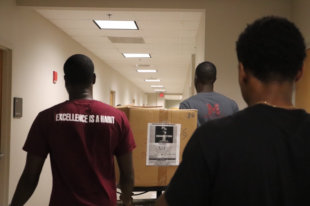 Morehouse_SAAC's tweet photo. Community Service Alert 🚨 :#Morehouse athletes, Tyrin Gamble (🏈/ Bonner Scholar), Chibueze Ebinum (🏀/Adams Scholar), Darien Pittman (🏈) & Shawn Johnson (🏈) spent two hours sorting, packing and delivering t-shirts from the Hurricane Dorian Relief campaign. #MHCSAAC https://t.co/ez9LMqjMCq