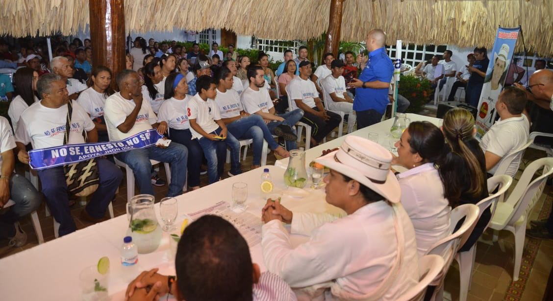 ErnestoOrozcoD's tweet photo. Haremos de Valledupar una ciudad amable y segura para que empresarios como #PedroSolano sigan abriendo oportunidades en el mercado laboral para los vallenatos. 

#ErnestoArreglaEsto #PorTiValledupar https://t.co/gincE4kXDE