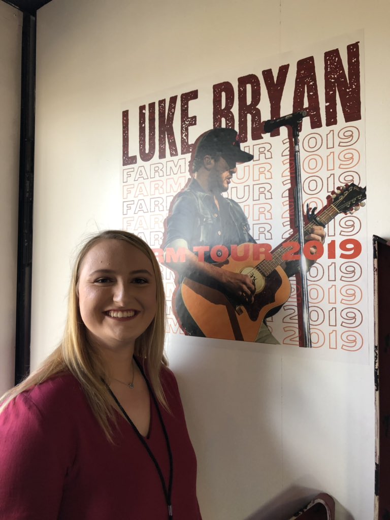 caziwas's tweet photo. Evening with Cole and Luke! @lukebryanfarmtour #sipsupcole #sweetforluke https://t.co/fpl52VzqOm
