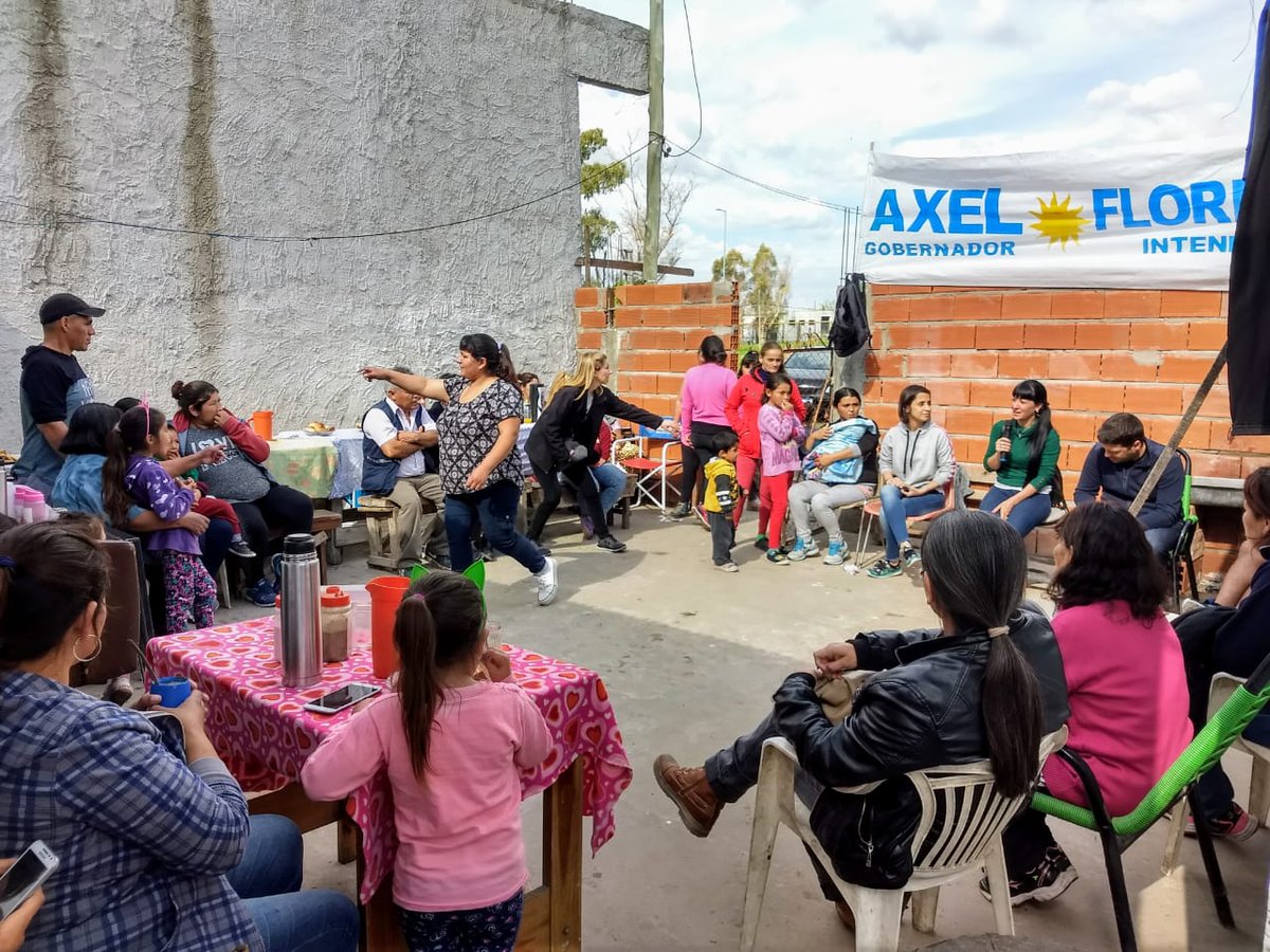 elateneolp's tweet photo. Hermoso #SABADO compartimos una merienda con los vecinos en 13 y 90 junto a nuestra candidata a concejal Sabrina Bastida y la coord.del subcomando de #AltosdeSanLorenzo,Lia.
En TOD☀️S los barrios
Con TOD☀️S lxs vecinxs.
#FLORENCIAINTENDENTA 🌸
#SABRINAALCONCEJO https://t.co/dbP2zQOICW