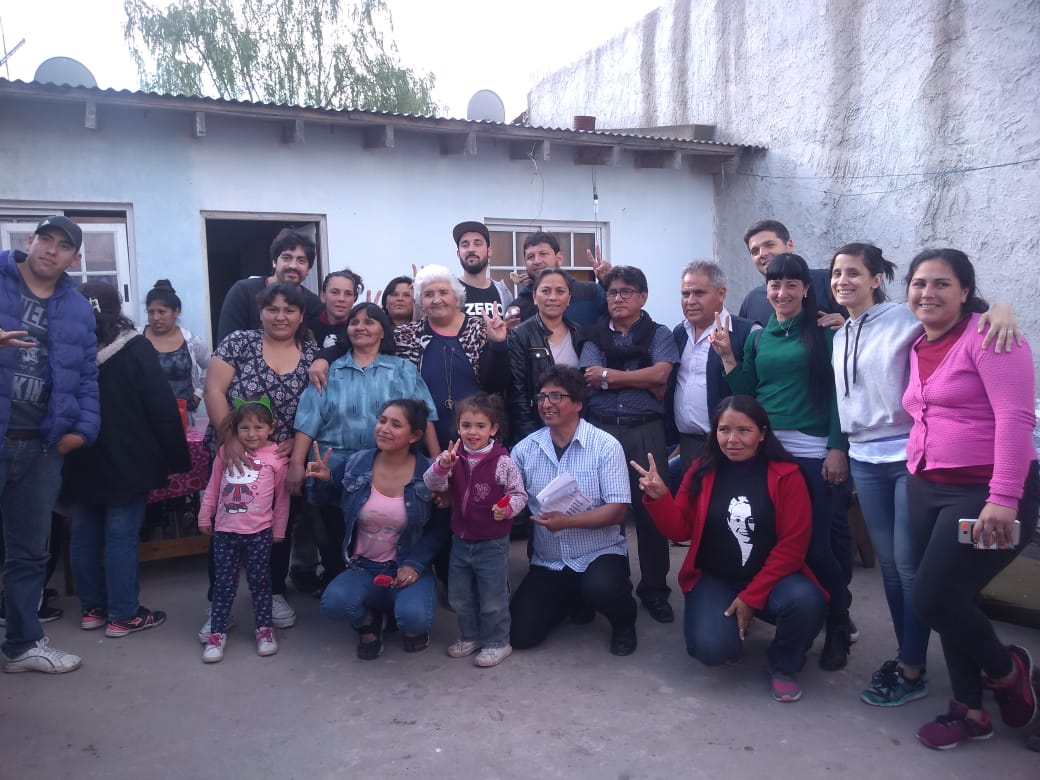 elateneolp's tweet photo. Hermoso #SABADO compartimos una merienda con los vecinos en 13 y 90 junto a nuestra candidata a concejal Sabrina Bastida y la coord.del subcomando de #AltosdeSanLorenzo,Lia.
En TOD☀️S los barrios
Con TOD☀️S lxs vecinxs.
#FLORENCIAINTENDENTA 🌸
#SABRINAALCONCEJO https://t.co/dbP2zQOICW