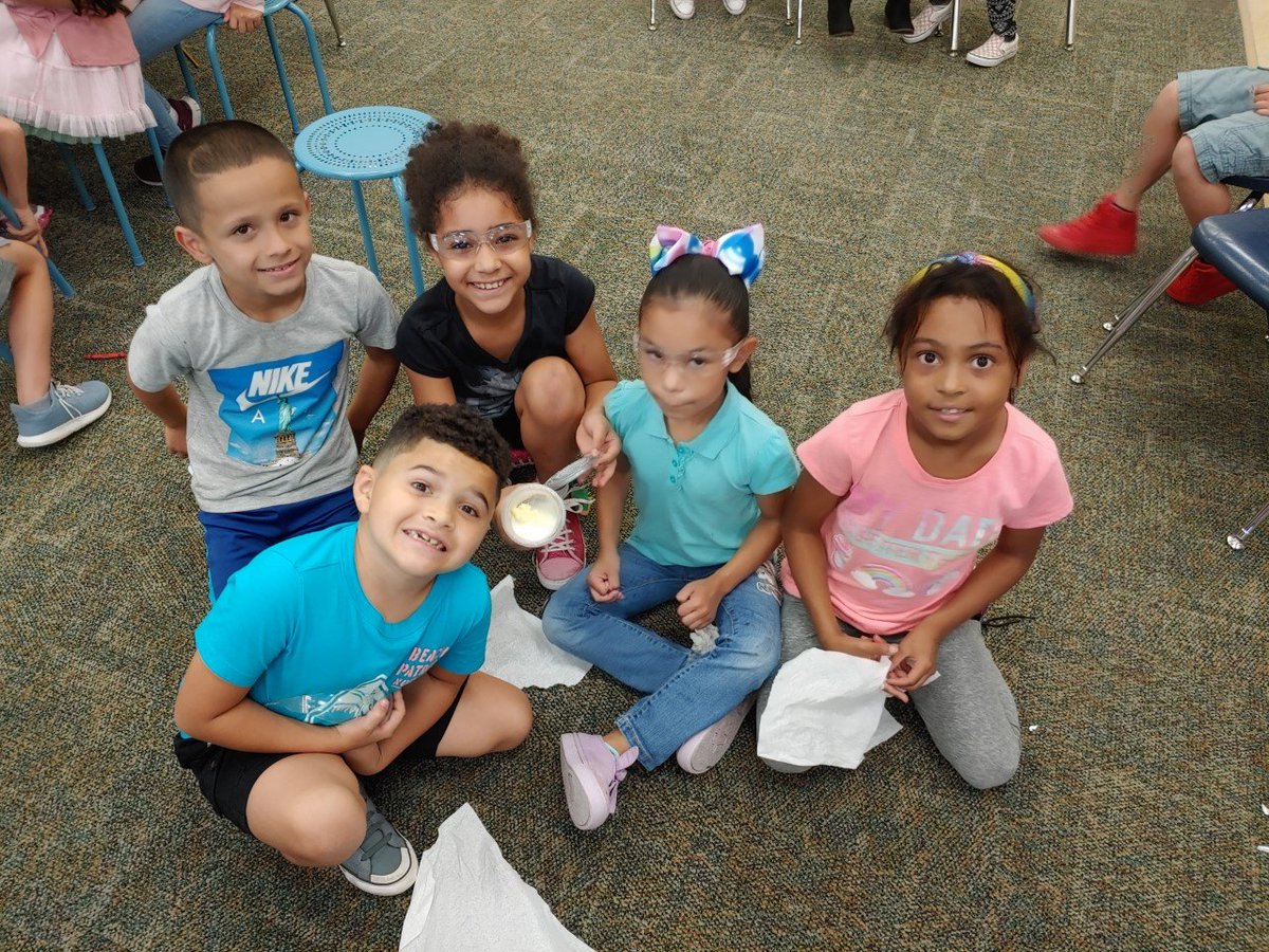 WLES_OCPS's tweet image. Who say making homemade butter isn't fun?  Not these 2nd graders. Changing cream into butter took lots of shaking. Then they enjoyed their own product with bread. 😋🍞 #mrsfranklinsclass #fromliquidtosolid #physicalchange #statesofmatter