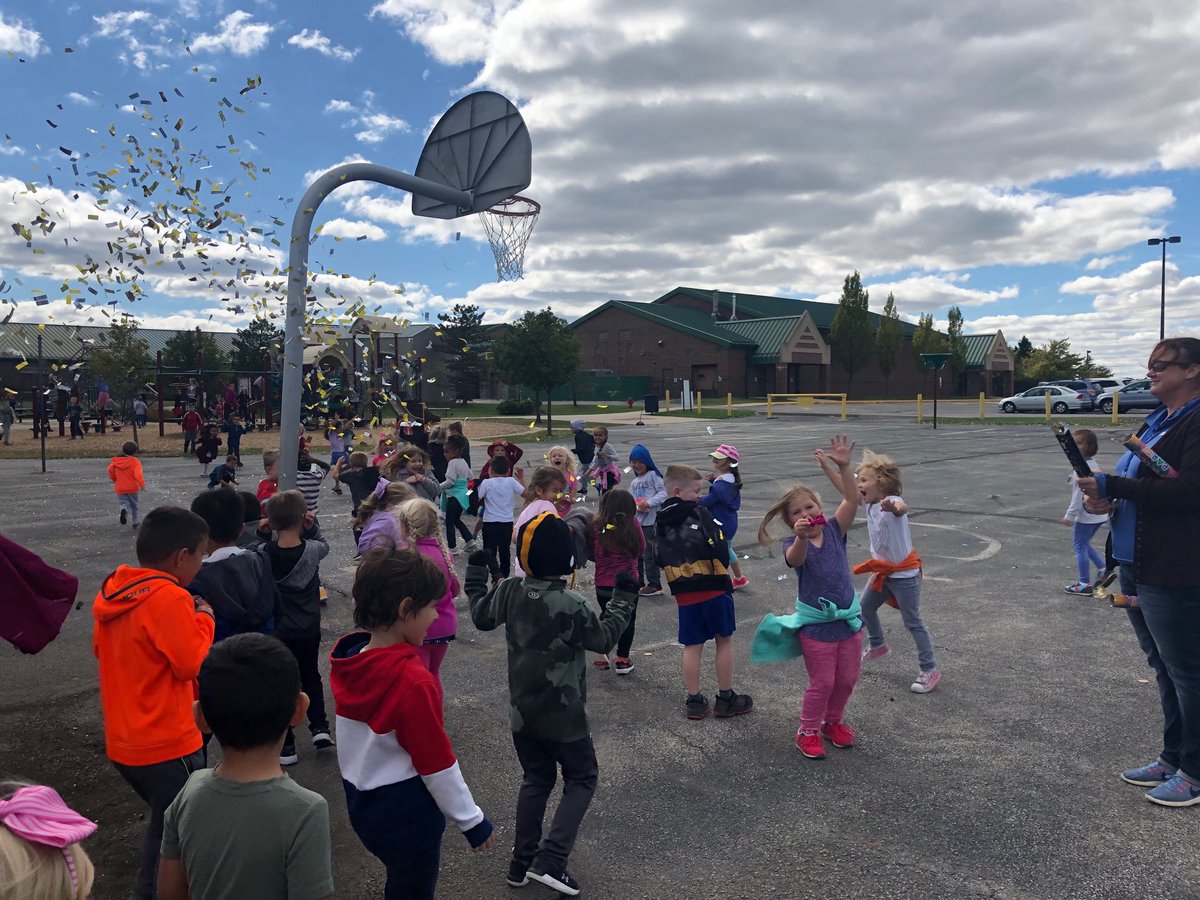 DRELeysKinders's tweet photo. Great job boys and girls in the walk-a-thon! https://t.co/Ptxjj3jp7v