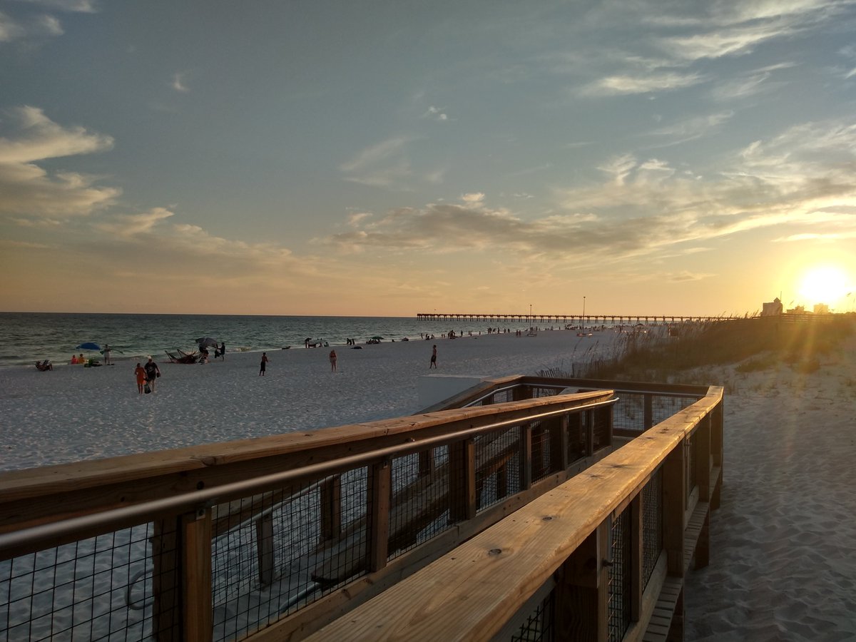 TabbyLouise's tweet photo. Pensacola Beach sunset #AlwaysBeachside https://t.co/RtwZT7wfZE