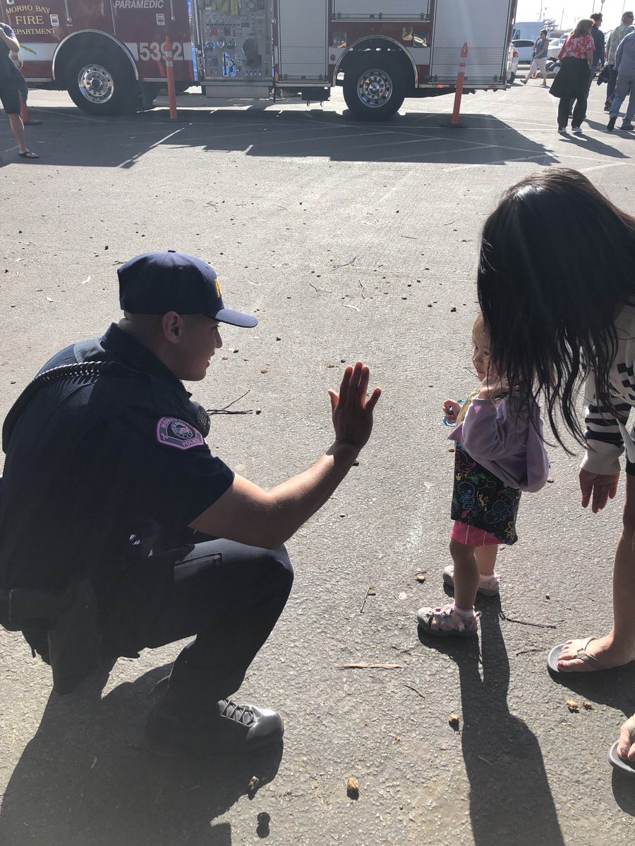 MorroBayPD's tweet image. Officer Chris Galaz made a new friend at the Harbor Festival today. Everyone loves stickers! Officer Galaz’s favorite stickers are motorcycles and unicorns. #morrobaypolice #harborfestival #stickerfriends