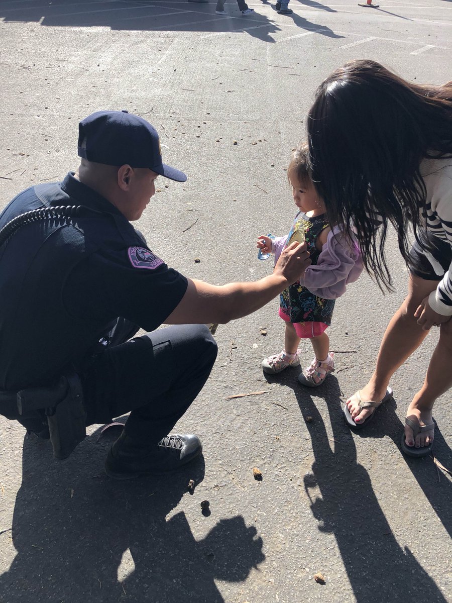 MorroBayPD's tweet image. Officer Chris Galaz made a new friend at the Harbor Festival today. Everyone loves stickers! Officer Galaz’s favorite stickers are motorcycles and unicorns. #morrobaypolice #harborfestival #stickerfriends