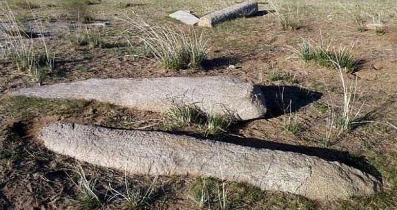 Türk tarihi yeniden yazılabilir.

Takaşi Osava adlı bir Japon araştırmacı Moğolistan’ın Delgerhaan Dağı yakınlarında Türklere ait 2 yeni kitabe buldu. Kitabelerin 2 bin 800 kadar işareti içerdiği bildirildi.