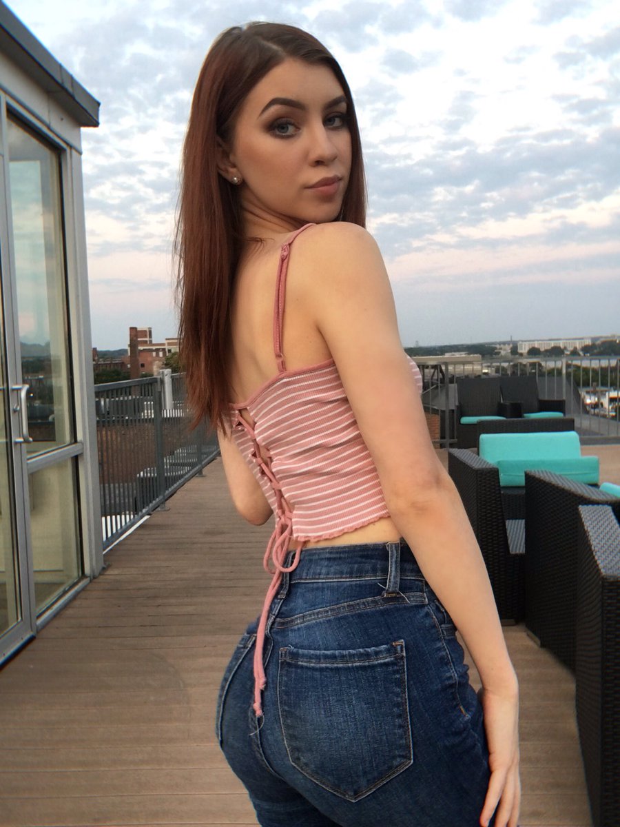 goddesscam0's tweet photo. Pay me cause I’m hotter than your wife 💋 #findom #finsub #paypigwanted https://t.co/r30PEoxiYs